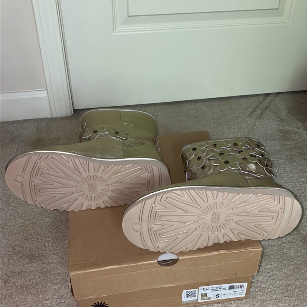 Ugg’s - Picture 3 of 6